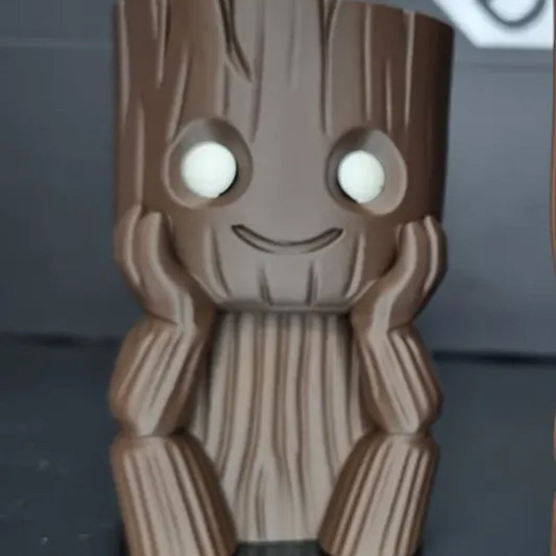 3D-Printed Smiley Wood-Grain Mini Planter – Brown